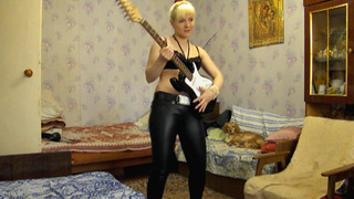Chick with guitar