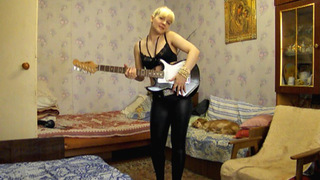 Chick with guitar