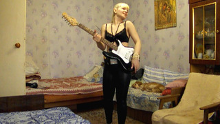 Chick with guitar